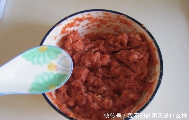 高颜值的年夜饭金丝绣球,食材简单做法讲究,外酥里嫩,香甜可口