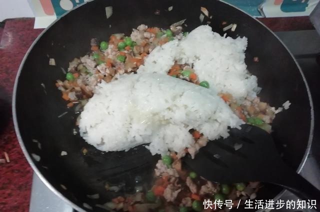 糯米的新做法!这样做比粽子好吃,一口咬下去鲜香软糯,营养美味