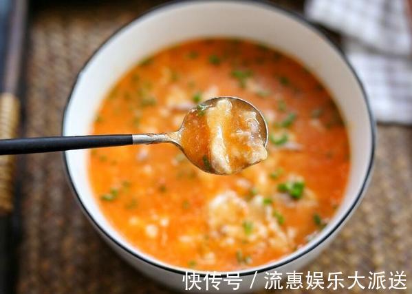 能喝上瘾的鱼肉汤做法,鲜香滑嫩,汤色红润更诱人