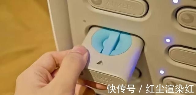 充电宝|电费不到四块每天，价格却三年涨四倍，共享充电宝算得什么账？