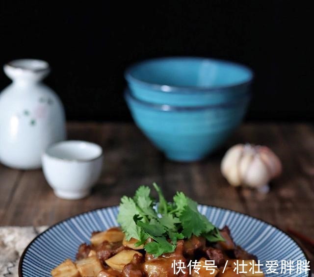 下饭|蒜香酱牛肉粒杏鲍菇，嚼劲十足，美味下饭！