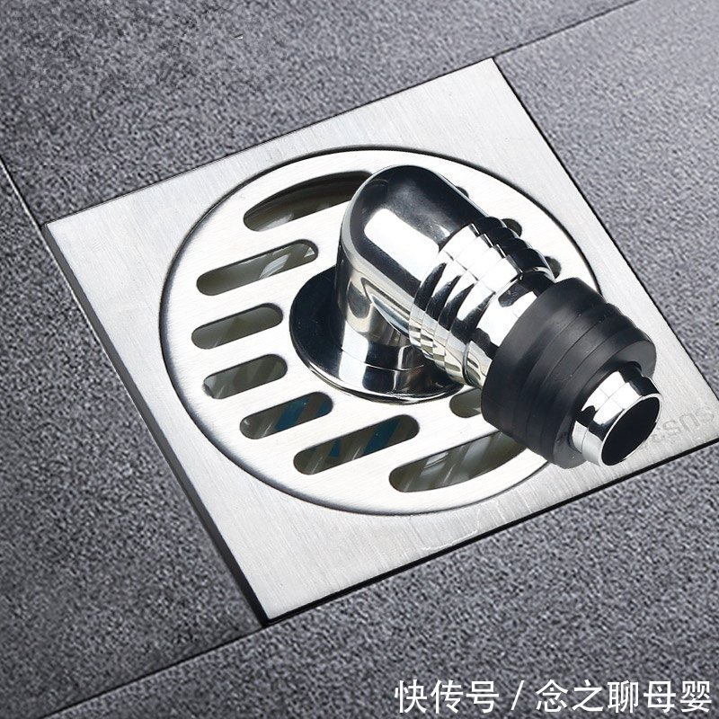 世卿|等我有钱，客厅坚决拆掉踢脚线换成19年流行装法，效果好8倍