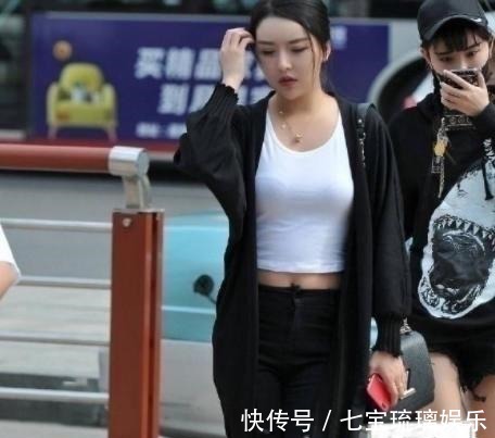 小姐姐 黑白经典穿搭,简约不失优雅,散发出浓浓的女人味