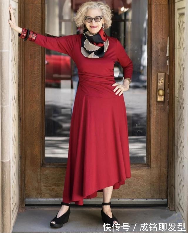 时尚|这才是老年人应有的穿衣打扮,优雅大气不做作,时髦减龄值得借鉴