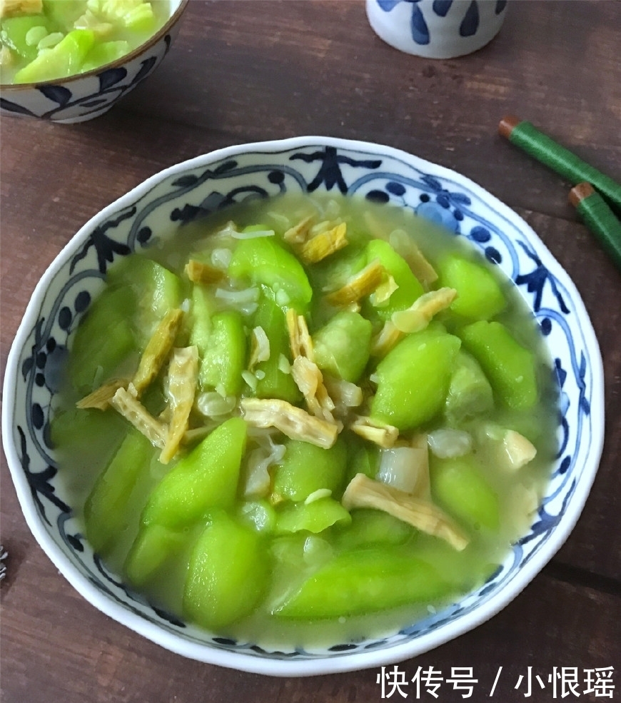 吃光|简单快手的家常菜,10分钟端上桌,炒时加两物,鲜美到汤都吃光