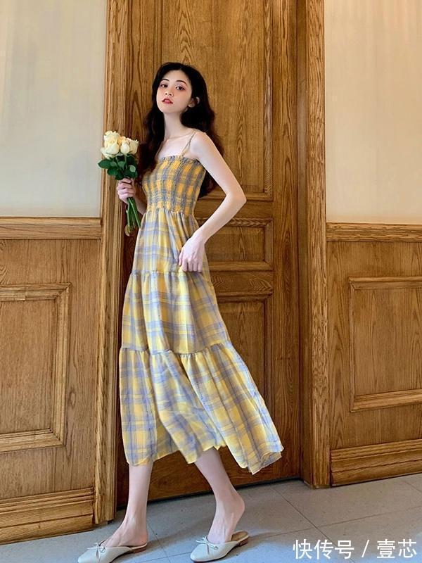 淡黄色|年纪小的女生，尽量别穿黑白灰，这几种“高级色”更好看