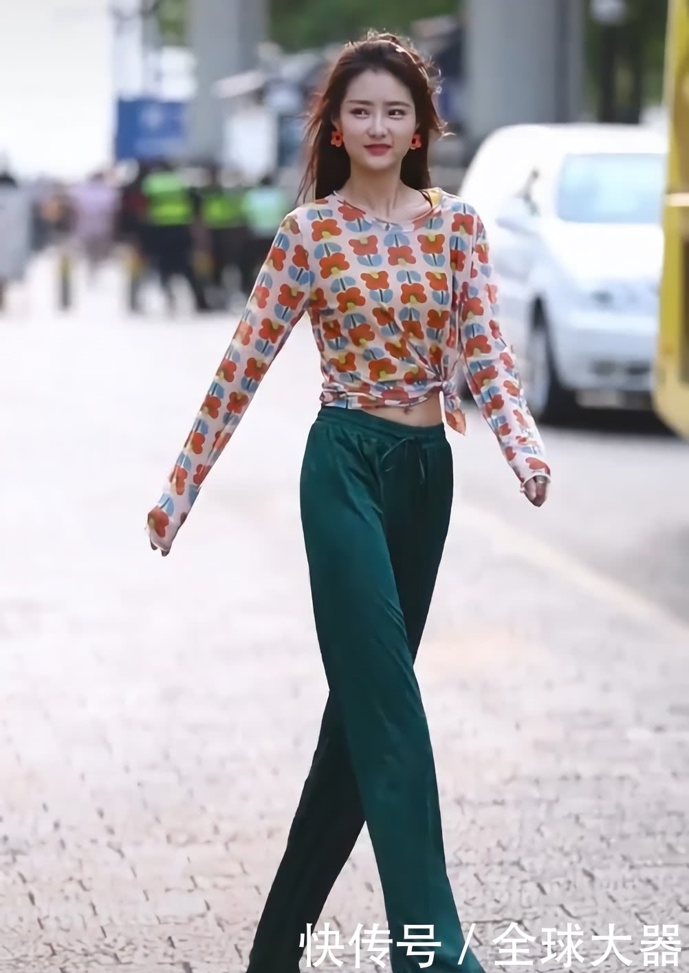 网红|现在流行什么裤子网红小姐姐都爱“豇豆裤”,穿上十级显瘦