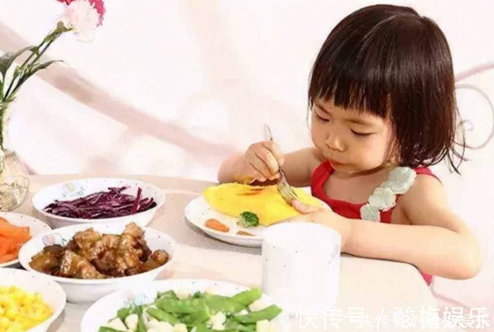 辣条|孩子在被“催熟”零食影响，这些零食上了“黑名单”，家长要注意