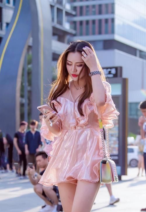 只有好看的姑娘,才会让男人们忽略身材