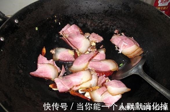 油炸|炒腊肉,直接炒还是用水泡都错了,少做2步,又硬又咸,还油腻