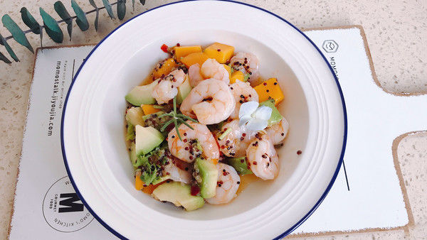 泰式虾仁牛油果沙拉