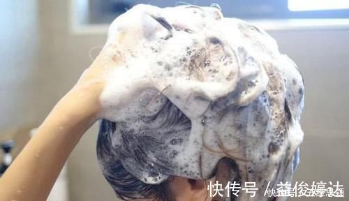 头皮|洗了几十年的头发,你可能第一步就做错了,难怪头发毛躁、没润泽