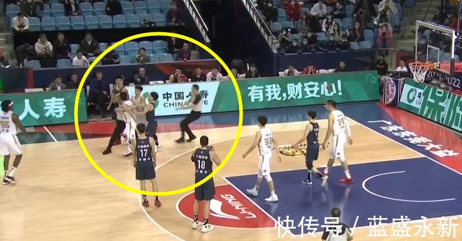 韩德君|闫军帮孙铭徽逃过7场+20万!韩德君冤枉,最该被罚的仍然安然无恙!