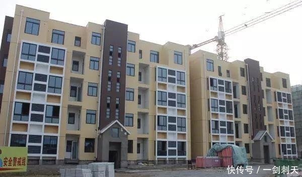 行人|10年后，“电梯房”和“楼梯房”哪一个会更值钱内行人给出提醒