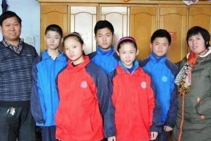 五胞胎|中国首例“5胞胎”长大了,如今已满18岁,家庭状况令人感叹