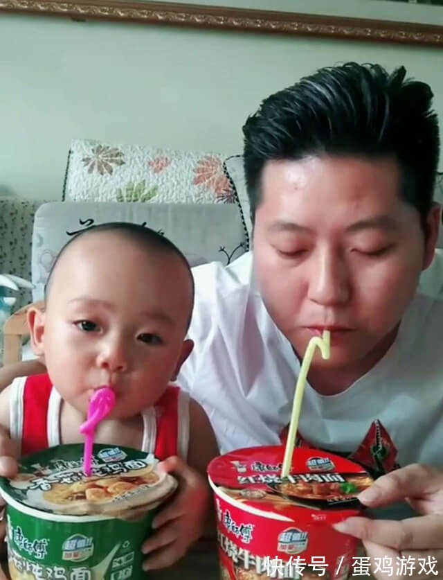 斗智斗勇|“最调皮爸爸”火了,儿子厌食不吃奶,用偷梁换柱的办法套路儿子