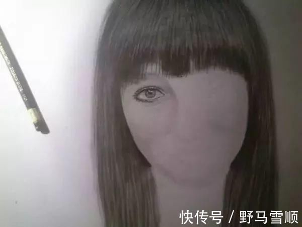 维也纳$身残志坚:没有双手的他,画出令人惊叹的铅笔肖像