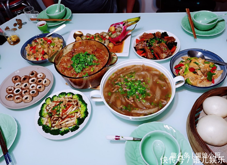  家里来客了，勤快的主妇做了一桌菜，其中有2道客人说从来没吃过