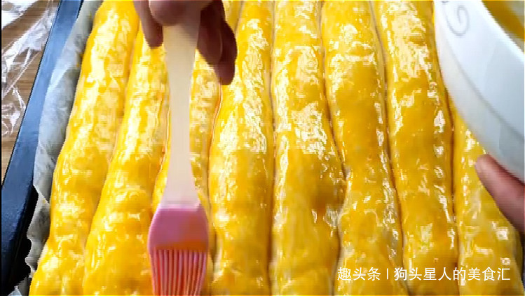 教你真正懒人面包做法，不用揉面，不用黄油，出炉拉丝又柔软