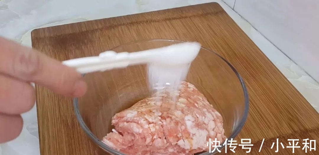 好吃|土豆这样做才好吃, 不用油炸, 比红烧狮子头都好吃, 好吃到流口水