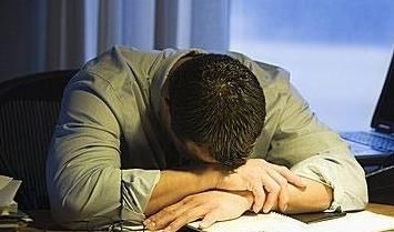 血管堵塞|加速男性衰老的行为,抽烟喝酒没上榜,很多男性败给了第一件事