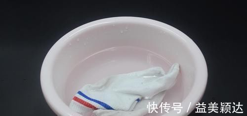 实用|夏天穿过的袜子又脏又臭？教你一招，不仅干净还没臭味，太实用了