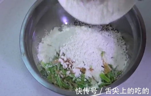 面团|老式五仁月饼的家常制作方法,馅料十足,做法简单,美味可口