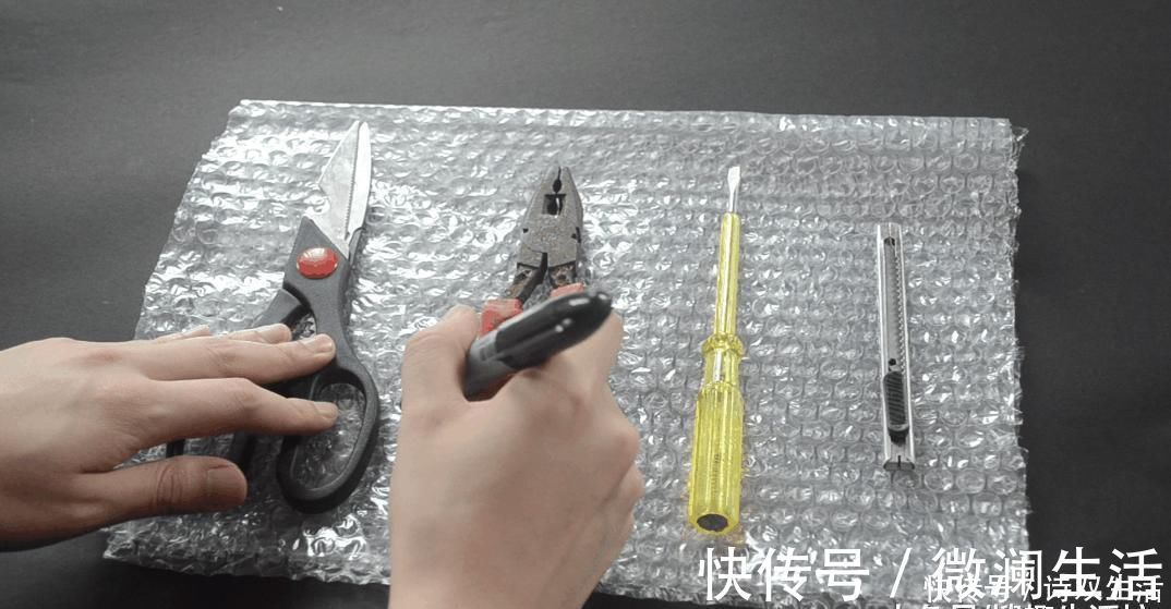 快递箱|快递箱里的气泡垫别扔了, 没想到它作用这么大, 家家户户用的到