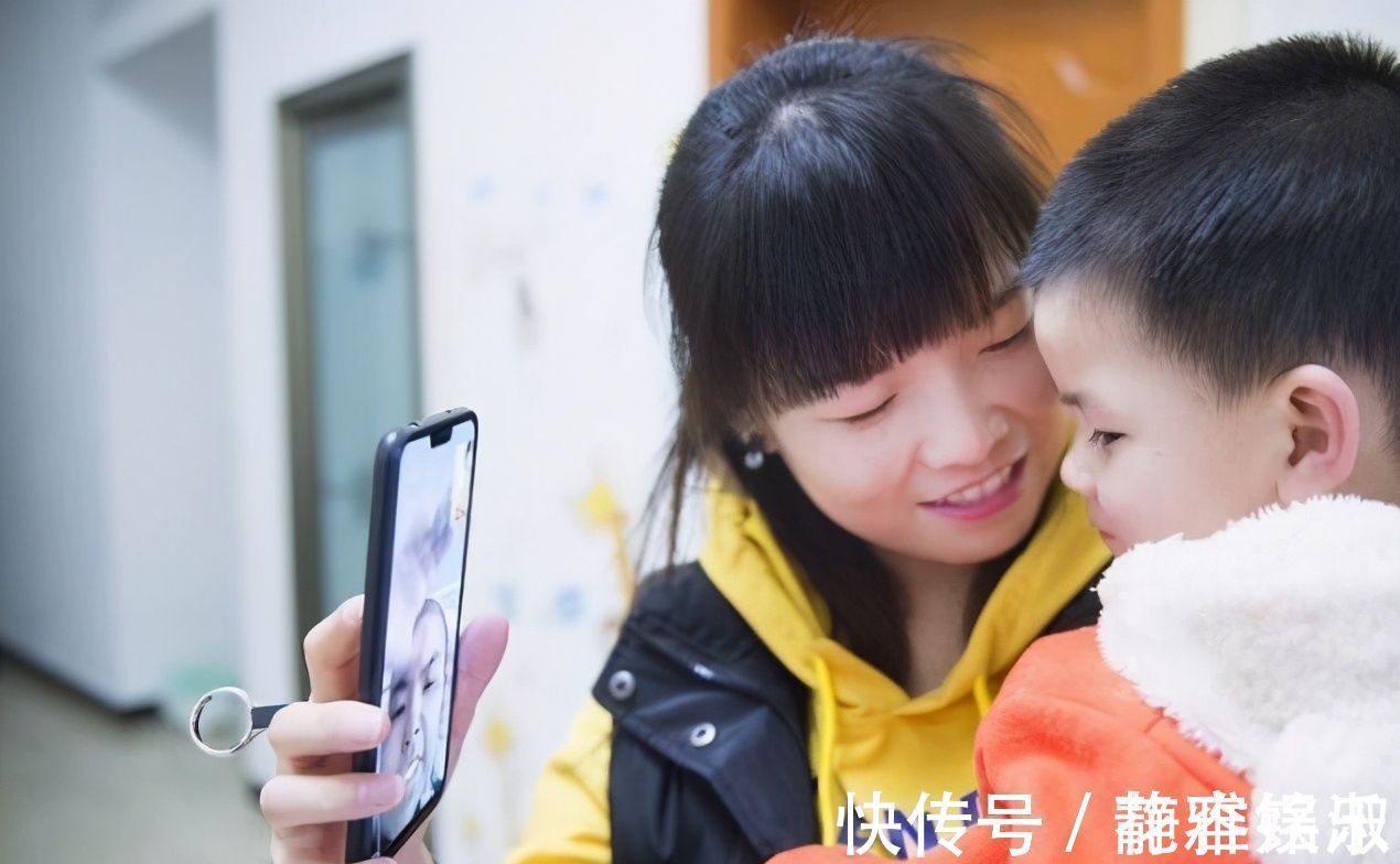 小宝宝|妈妈不在家,把二胎弟弟交给姐姐,回来查看监控火冒三丈