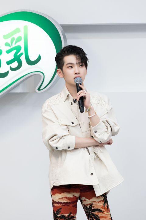 r专访周震南：单飞后上台感觉空空的，被质疑不会影响决心