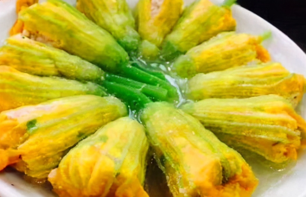 刘医生|女人不想老得快,脸上长满皱纹,3种食物,可美容养颜,人显年轻