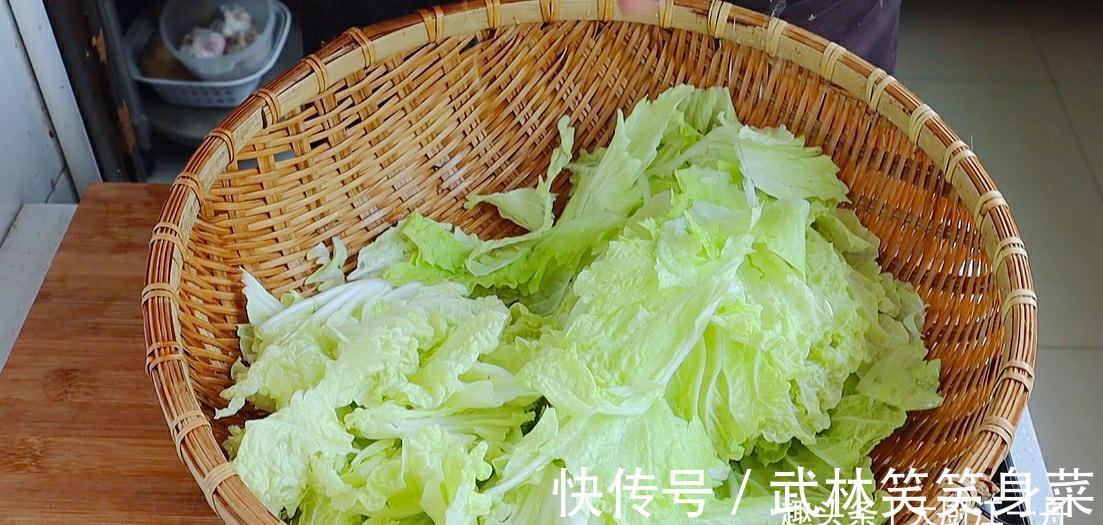 诀窍|白菜炖豆腐怎样做才好吃?原来做法有诀窍,一次炖一锅,太解馋了