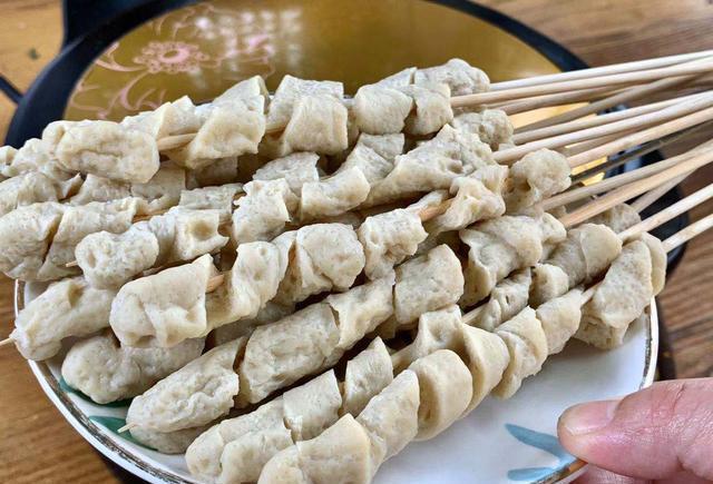 自制烤面筋，简单易学，配上蘸料，比路边摊好吃
