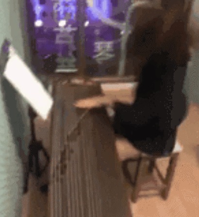 |搞笑GIF:这套动作真危险 到底是男的累还是女的累