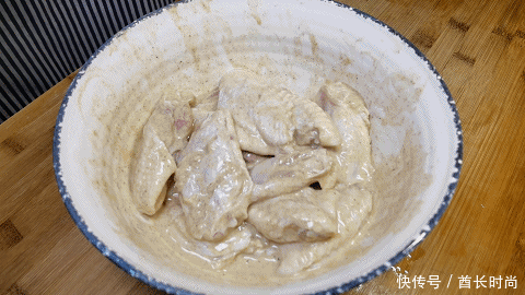 孩子想吃炸鸡翅?这样做简单又卫生,外酥里嫩,比买的还要好吃