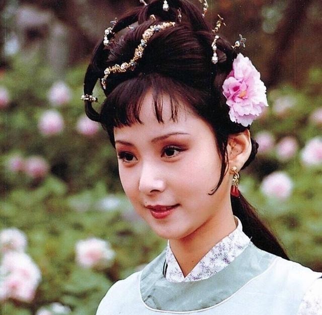 晴雯&荣国府丫鬟上百,贾母为何单相中了晴雯一人?麝月看得最通透明白