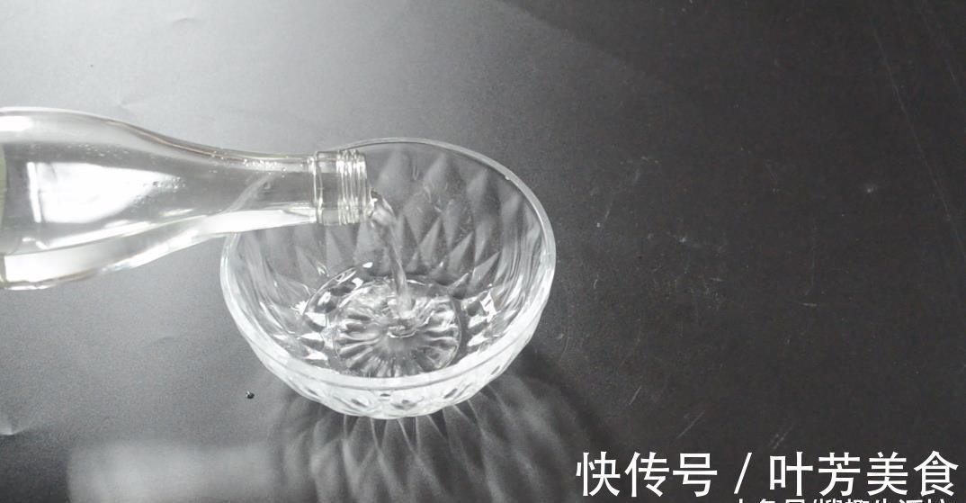 洗衣液和白醋混合在一起, 没想到作用这么大, 可惜知道的人还不多