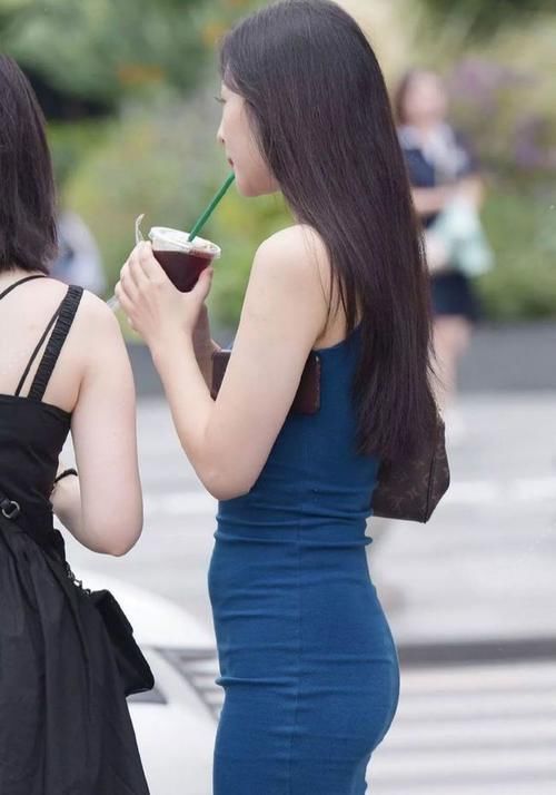 穿搭 柔软舒适的的包臀裙,显高显瘦衬托出紧致效果,妩媚身材太性感