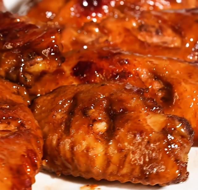  小孩|鸡翅这样做鲜嫩多汁，能把隔壁小孩都馋哭