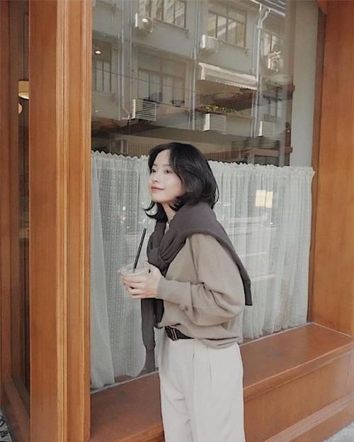 不穿风衣照样高级！看今年流行的卫衣风潮，学会“叠穿”才更时髦