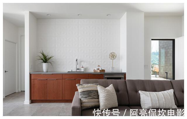 私人别墅|外国佬自建私人别墅，大量混凝土砖设计，谁说别墅就得花几百万