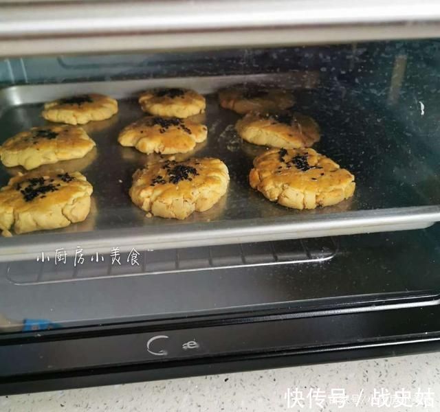 低筋面粉|给老妈做小时候爱吃的零食，咸香酥脆，尝一块不够，还得再来两块