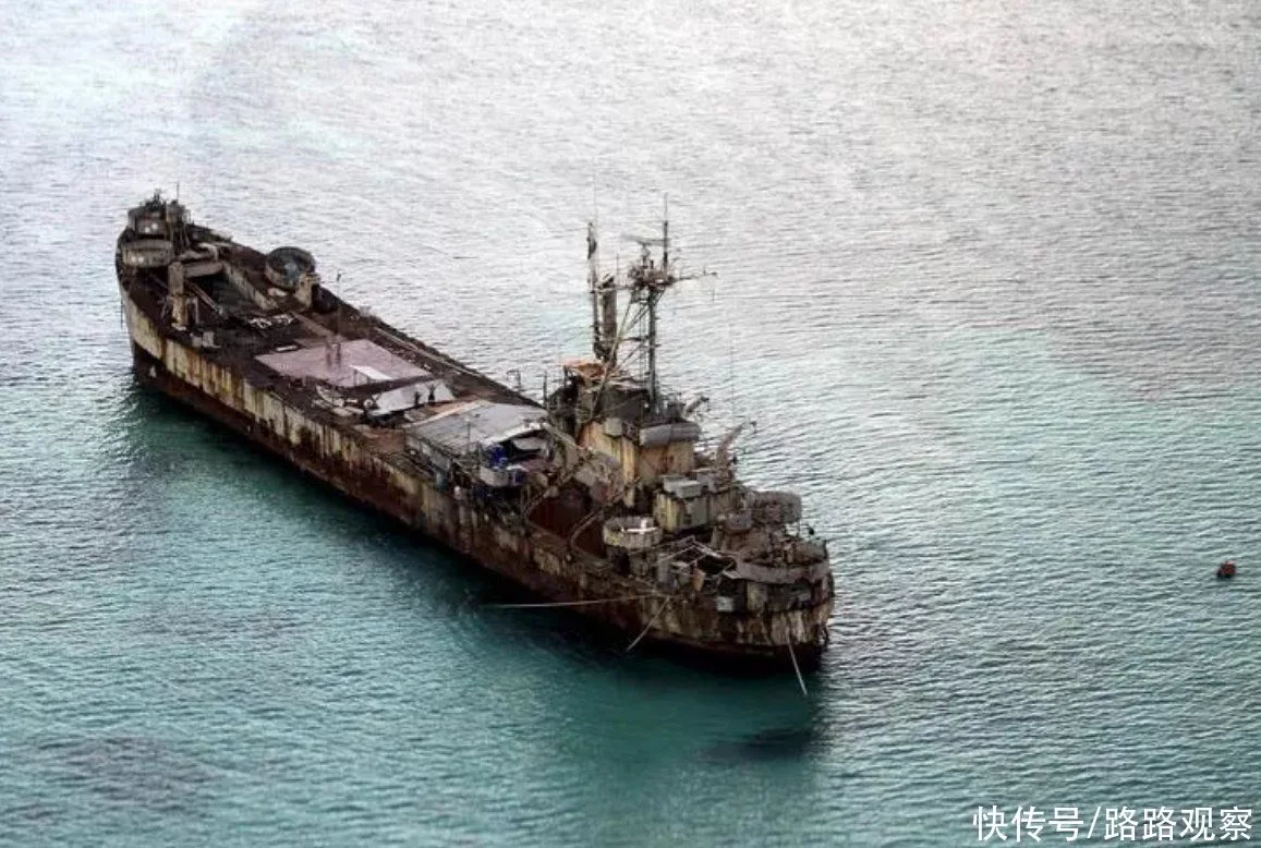 菲律宾4船闯仁爱礁 中国海警以高压水炮驱离 | 星岛日报