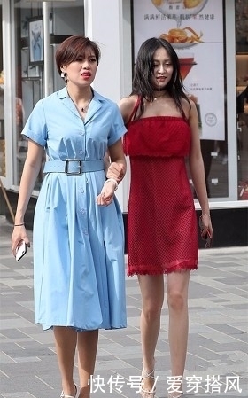  迷人|街拍：小姐姐身材性感火爆，韵味迷人至极，你喜欢吗？