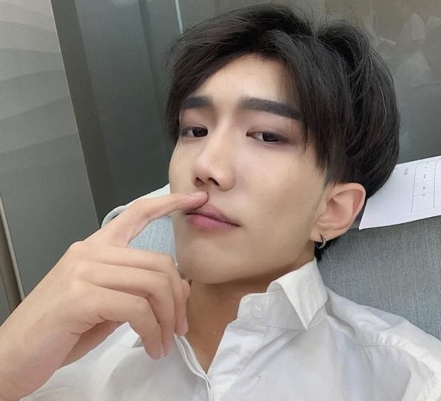 出生因兔唇被抛弃，做网红只是为了给奶奶治病，韩美娟背后是辛酸