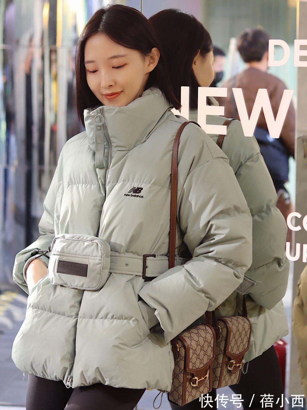 搭配 冬季穿什么“简约又保暖”?首选羽绒服,搭配半身裙或裤子都好看