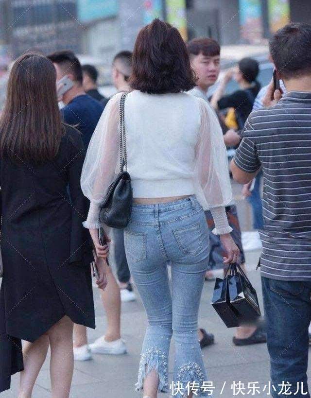 小清新 白色网纱上衣搭配蓝色打底裤,把握时尚,紧跟潮流