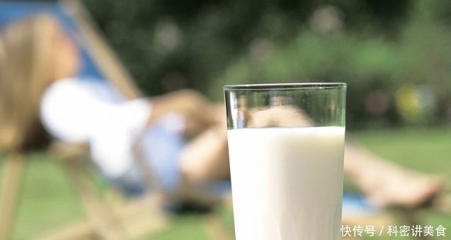 孩子|孩子缺钙不能喝牛奶?儿科主任:若想远离矮个,这2种食物少吃