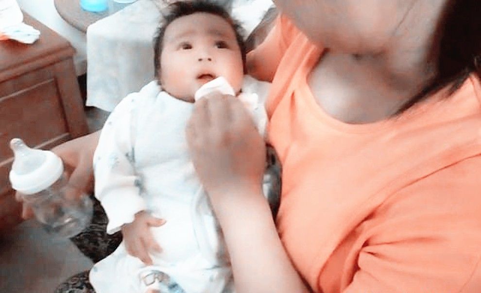 成人饭|宝宝多大能吃成人饭医生超过这个年龄最好,许多家长都错了