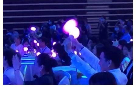 王耀慶成中秋晚會(huì)最搶鏡之人 網(wǎng)友：笑不活了